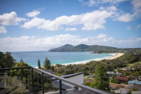 Dreamtime Beach Retreat - 4 Bedroom with Ocean View